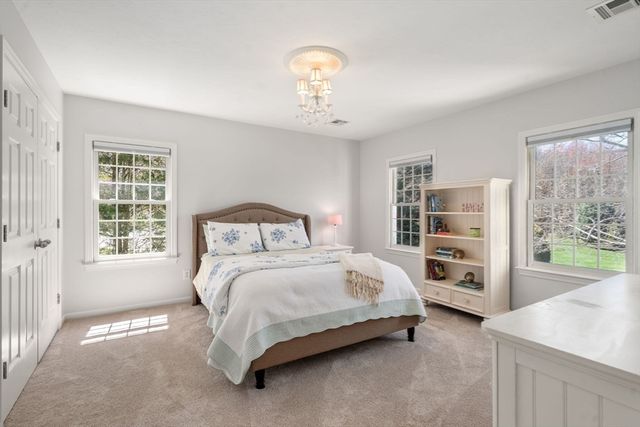17 Kendall Dr, Westborough, MA 01581