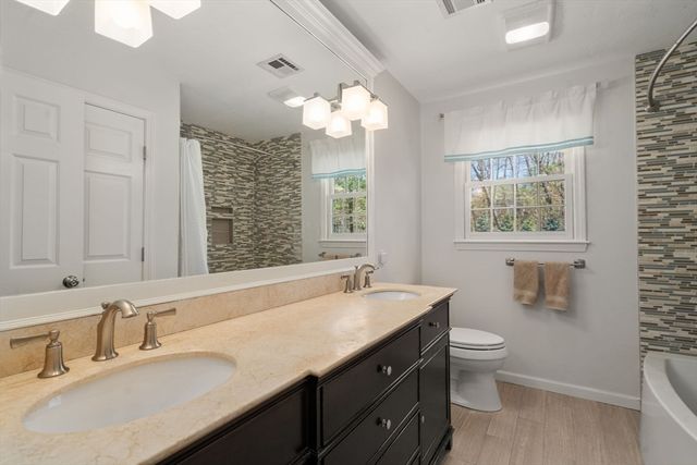 17 Kendall Dr, Westborough, MA 01581