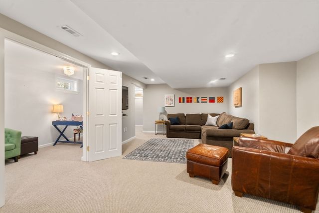 17 Kendall Dr, Westborough, MA 01581
