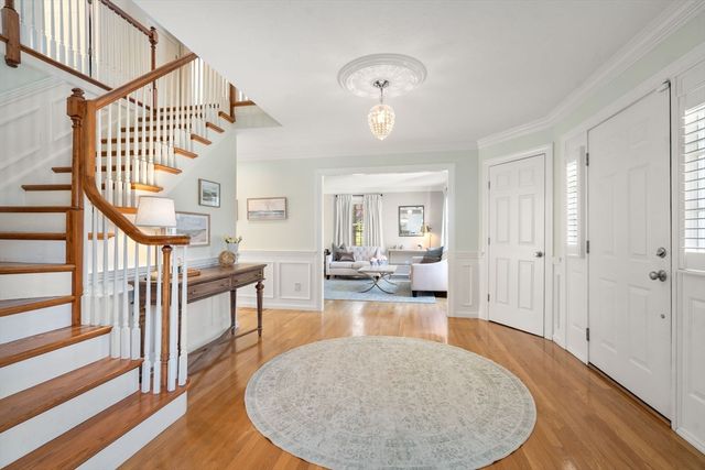 17 Kendall Dr, Westborough, MA 01581