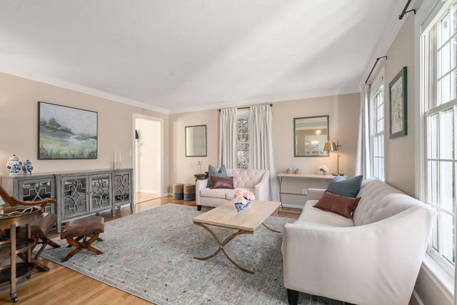 17 Kendall Dr, Westborough, MA 01581