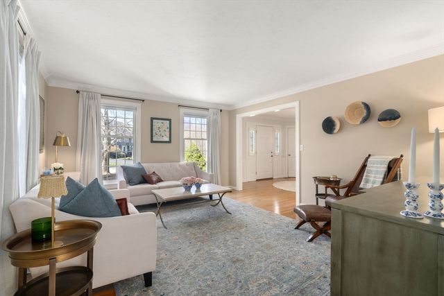 17 Kendall Dr, Westborough, MA 01581