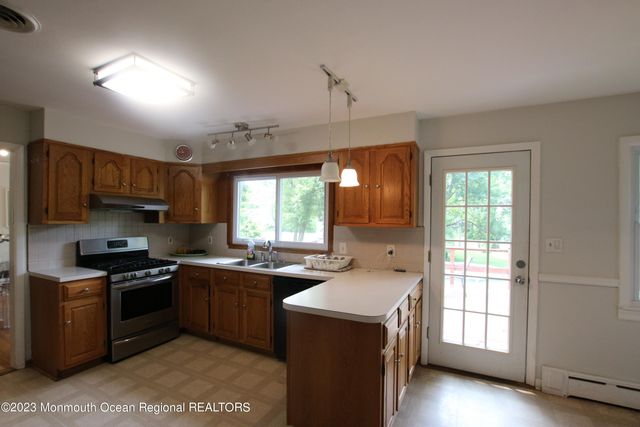 450 Redmond Avenue, Oakhurst, NJ 07755
