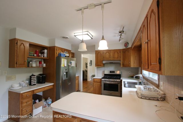 450 Redmond Avenue, Oakhurst, NJ 07755