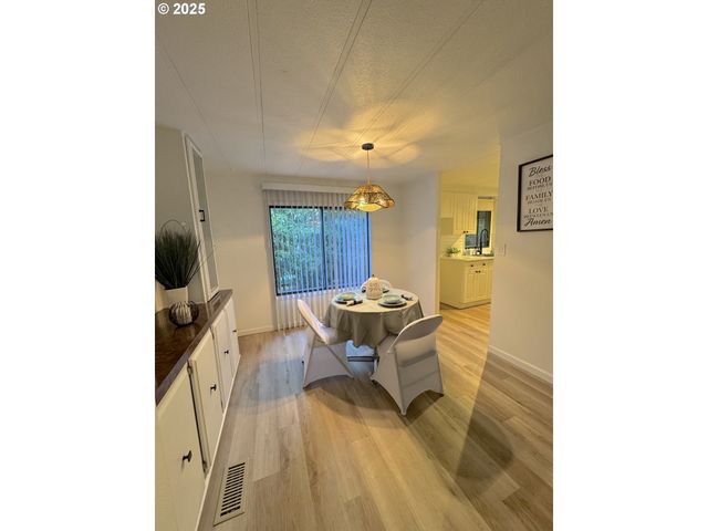 2386 N MENZIES Ct, Portland, OR 97217