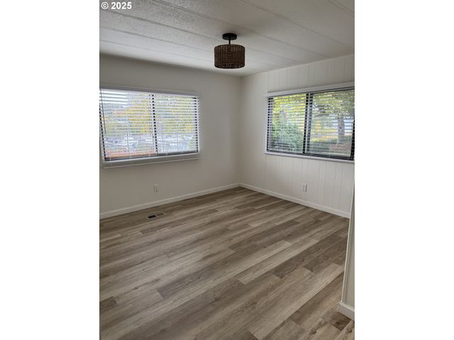 2386 N MENZIES Ct, Portland, OR 97217