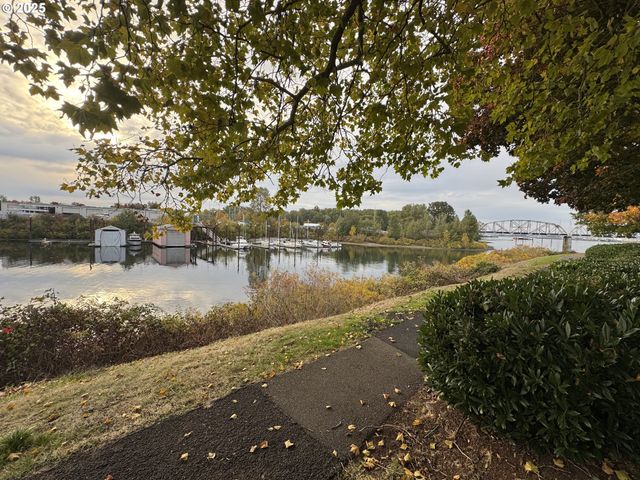 2386 N MENZIES Ct, Portland, OR 97217