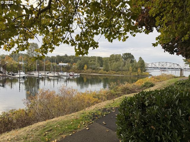 2386 N MENZIES Ct, Portland, OR 97217