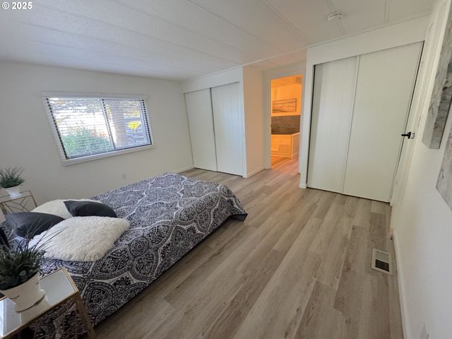 2386 N MENZIES Ct, Portland, OR 97217