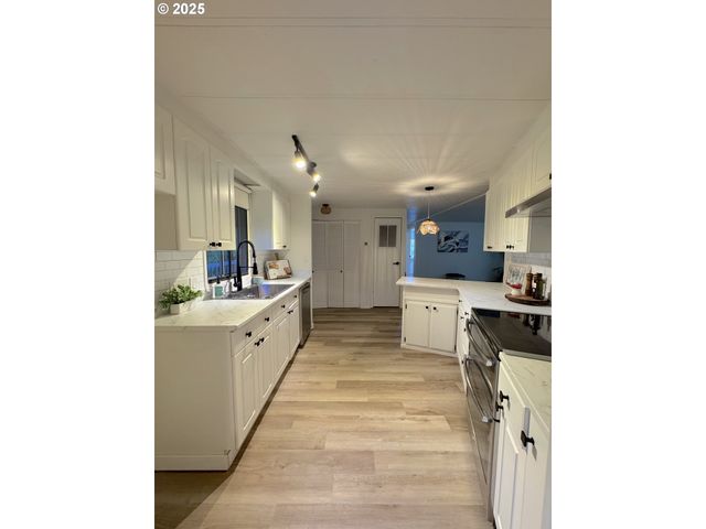 2386 N MENZIES Ct, Portland, OR 97217