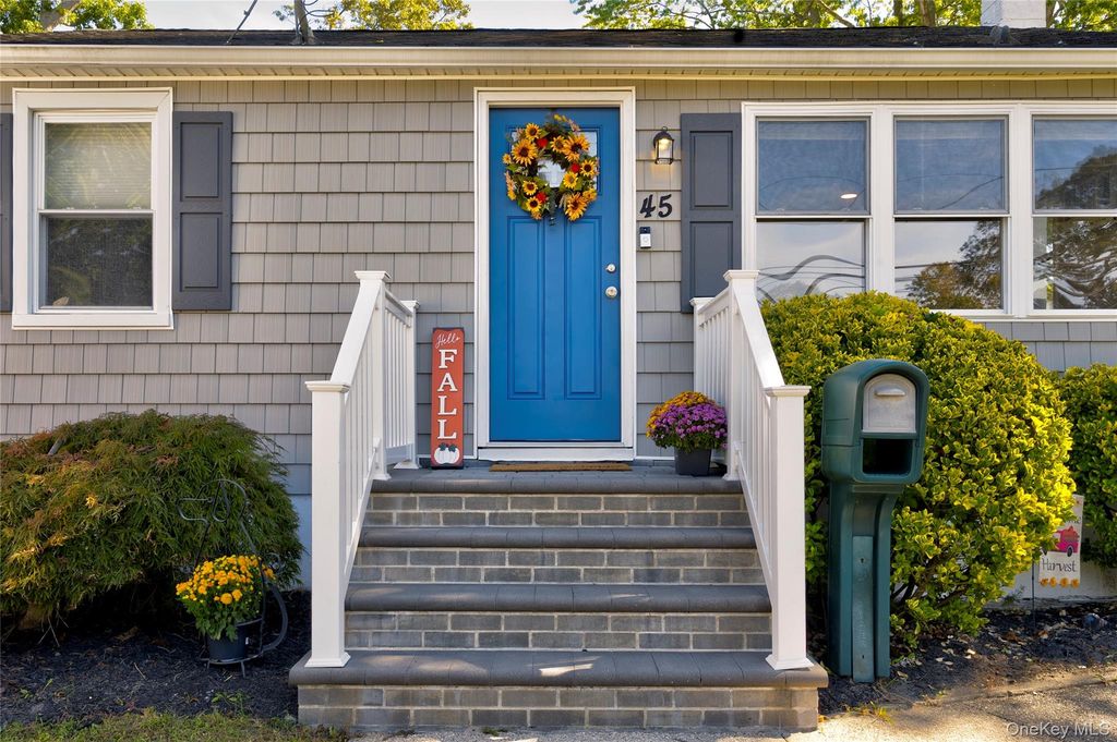 45 Reilly Street, West Islip, NY 11795