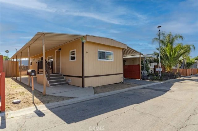 2250 W Mill 19, Colton, CA 92324