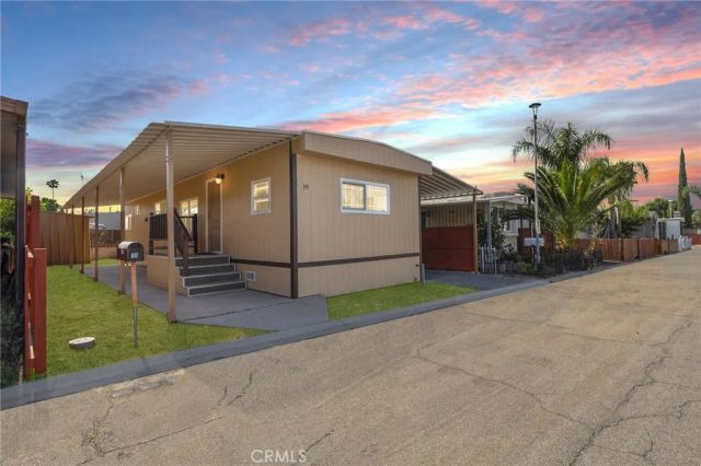 2250 W Mill 19, Colton, CA 92324