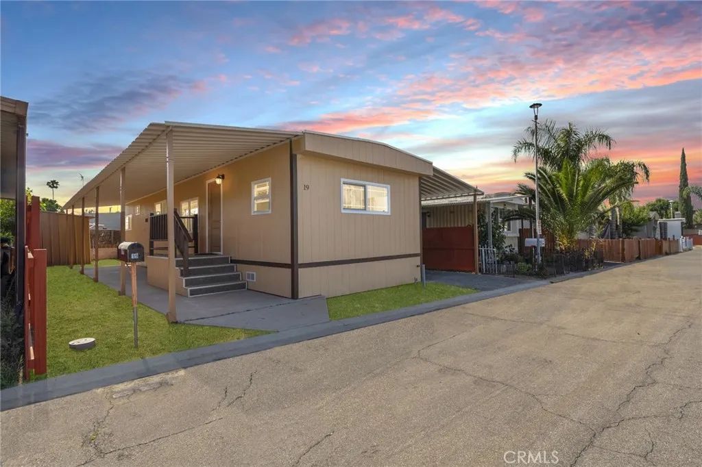 2250 W Mill 19, Colton, CA 92324