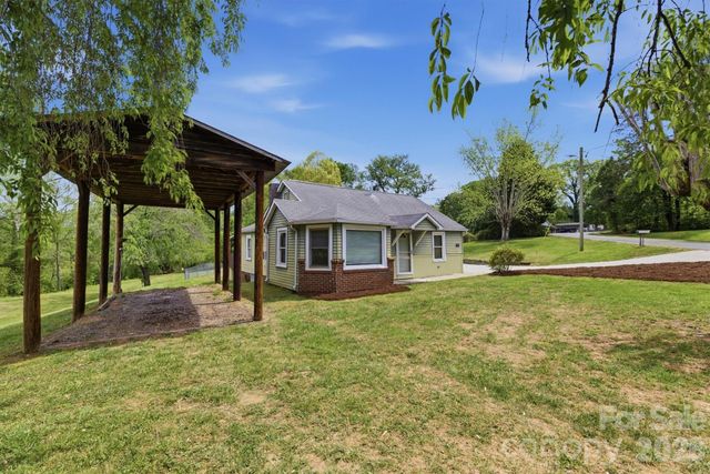 2566 Andrews Circle, Lenoir, NC 28645