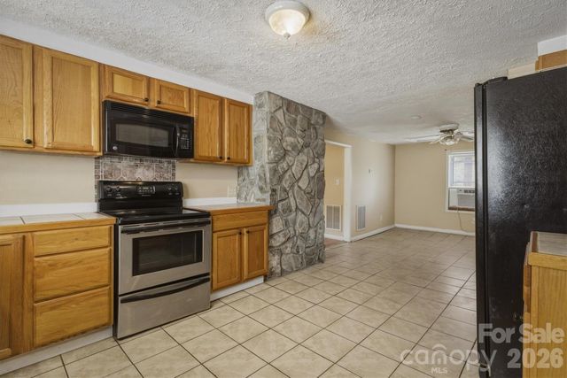 2566 Andrews Circle, Lenoir, NC 28645