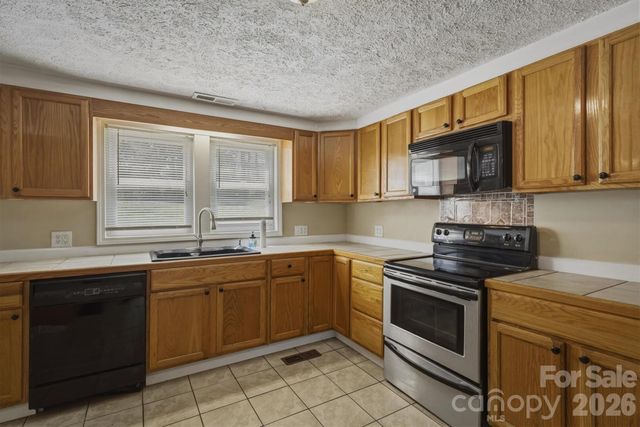 2566 Andrews Circle, Lenoir, NC 28645