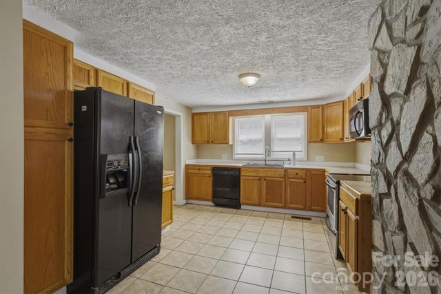 2566 Andrews Circle, Lenoir, NC 28645