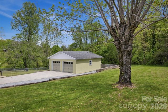 2566 Andrews Circle, Lenoir, NC 28645