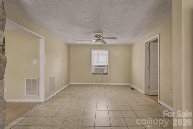 2566 Andrews Circle, Lenoir, NC 28645