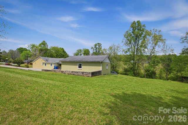 2566 Andrews Circle, Lenoir, NC 28645
