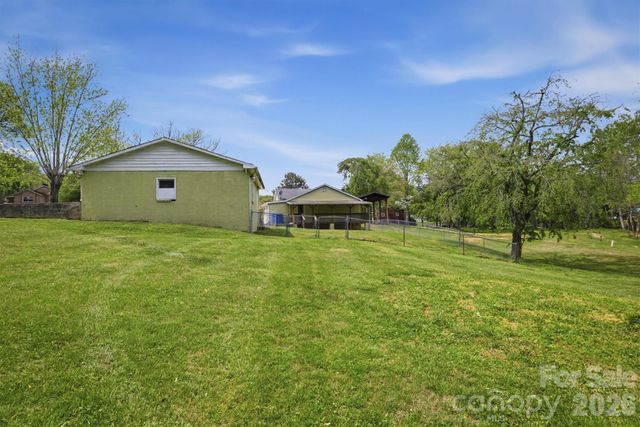 2566 Andrews Circle, Lenoir, NC 28645