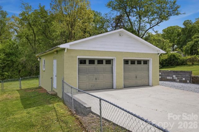 2566 Andrews Circle, Lenoir, NC 28645