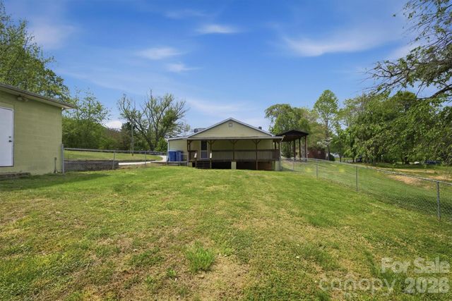 2566 Andrews Circle, Lenoir, NC 28645