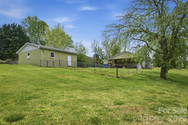 2566 Andrews Circle, Lenoir, NC 28645