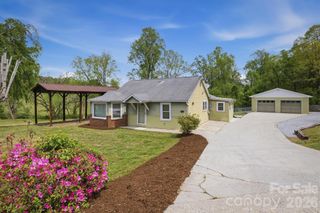2566 Andrews Circle, Lenoir, NC 28645