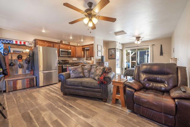 696 Highland Lane, Sugarloaf, CA 92386