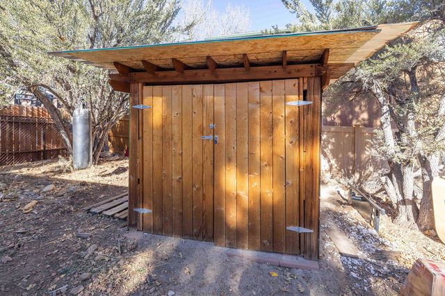 696 Highland Lane, Sugarloaf, CA 92386