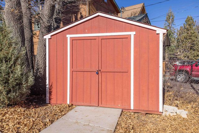 696 Highland Lane, Sugarloaf, CA 92386