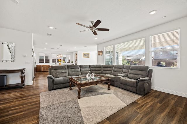 153 Boulder Drive S, Madera, CA 93636