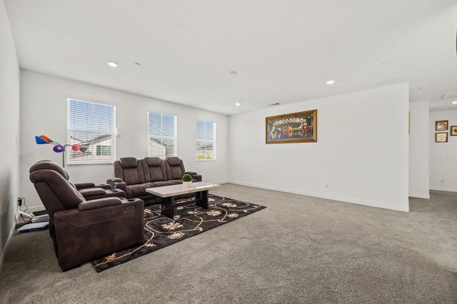 153 Boulder Drive S, Madera, CA 93636