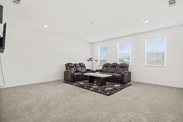 153 Boulder Drive S, Madera, CA 93636