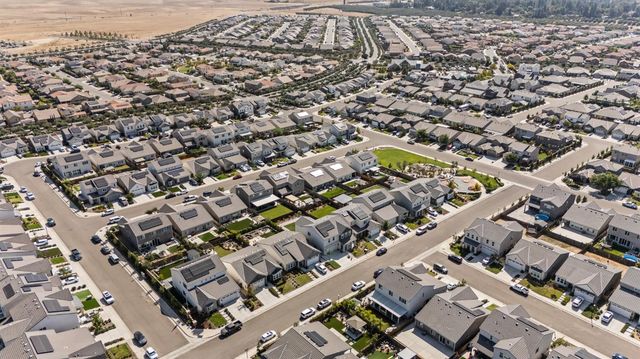 153 Boulder Drive S, Madera, CA 93636