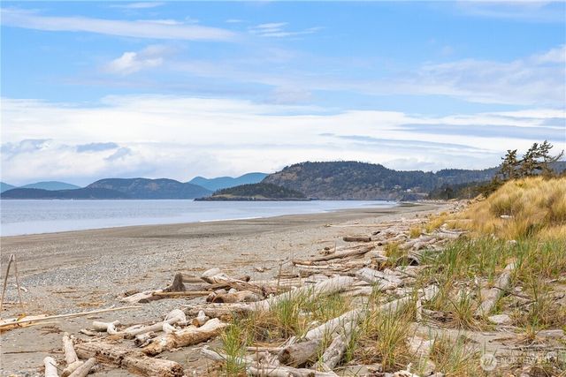 38 A Surfcrest Drive, Oak Harbor, WA 98277