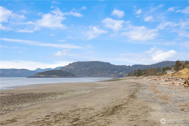 38 A Surfcrest Drive, Oak Harbor, WA 98277