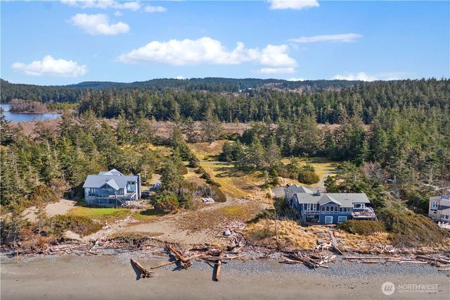 38 A Surfcrest Drive, Oak Harbor, WA 98277