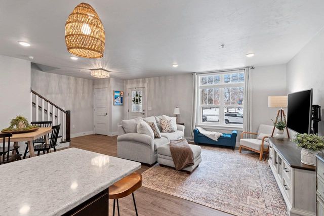 224 S JACKSON STREET, Green Bay, WI 54301