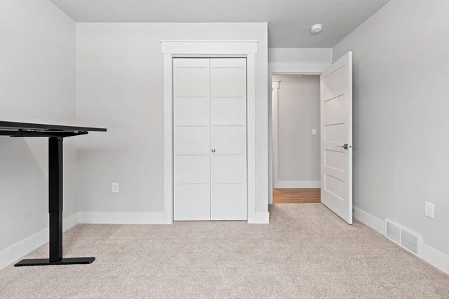 224 S JACKSON STREET, Green Bay, WI 54301