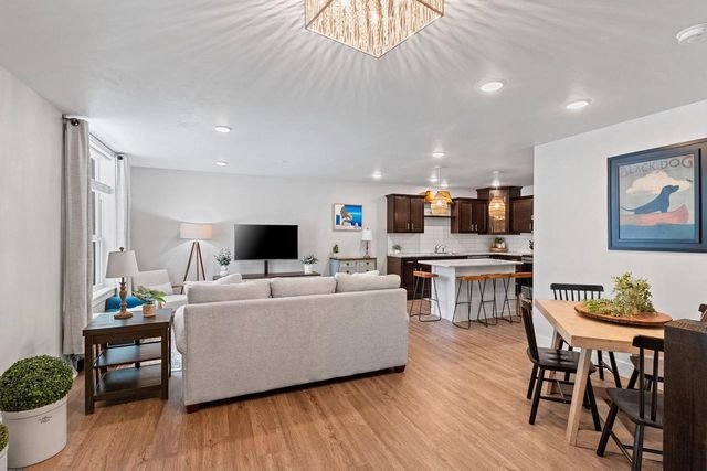 224 S JACKSON STREET, Green Bay, WI 54301