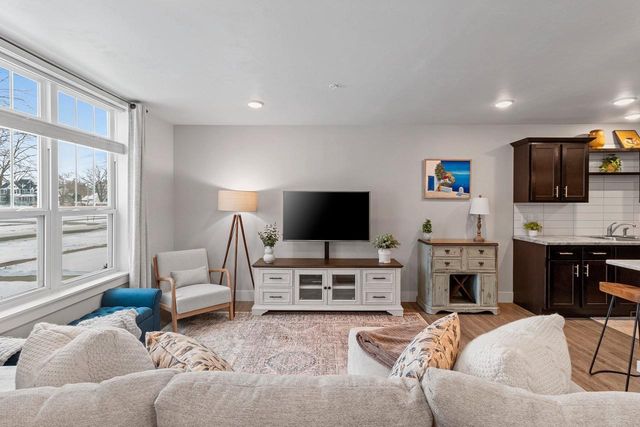 224 S JACKSON STREET, Green Bay, WI 54301