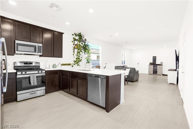 9398 Noble Fir Ridge Avenue, Las Vegas, NV 89143