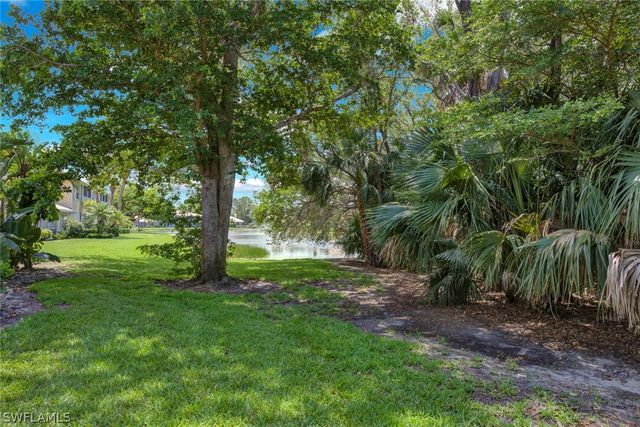 386 Emerald Bay CIR G-4, Naples, FL 34110