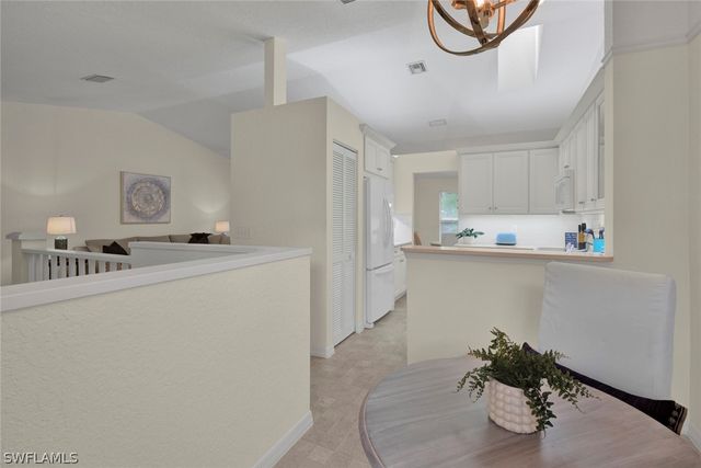 386 Emerald Bay CIR G-4, Naples, FL 34110