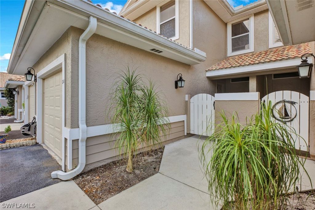 386 Emerald Bay CIR G-4, Naples, FL 34110
