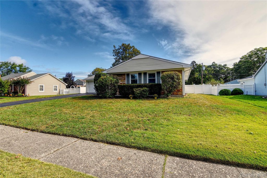 7 Tinder Lane, Lake Grove, NY 11755 — photo 3