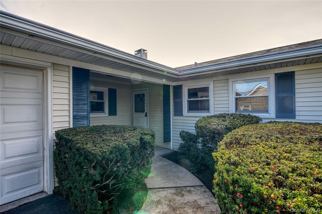 7 Tinder Lane, Lake Grove, NY 11755 — photo 4